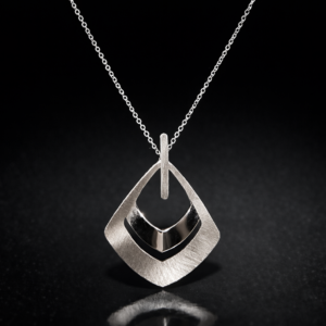 srebrna večslojna verižica v kompletu z zapestnico